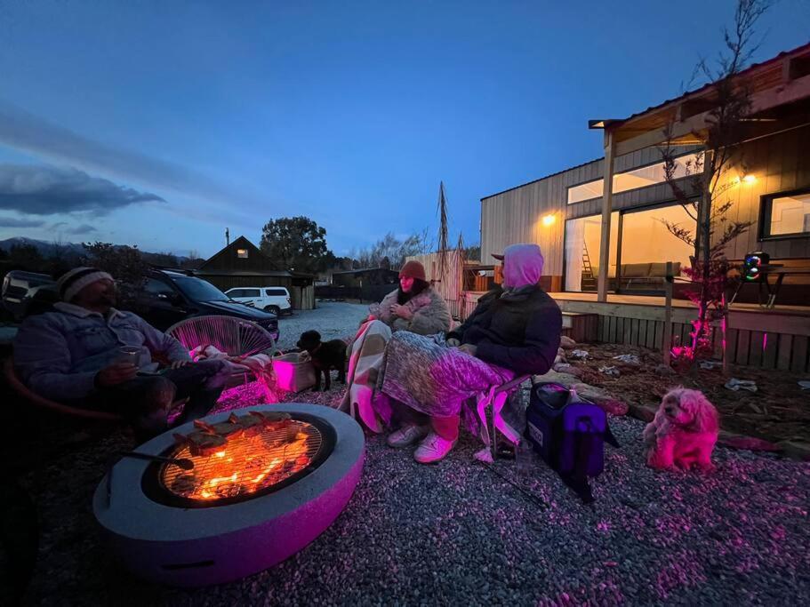 Alpine Chalet - Views, Fire-Pit, Central, Cosy Wanaka Exterior photo