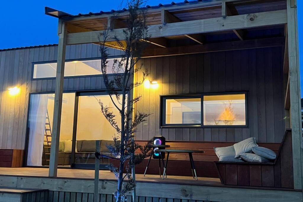 Alpine Chalet - Views, Fire-Pit, Central, Cosy Wanaka Exterior photo